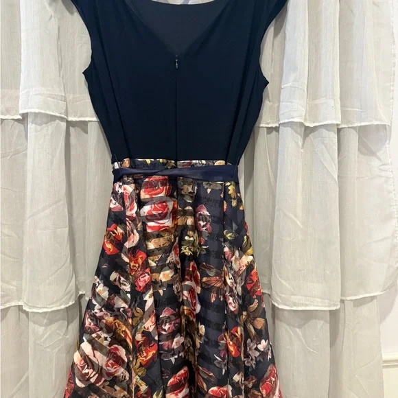 SLNY Navy and Floral A-Line Skirt/dress - Picture 6 of 7